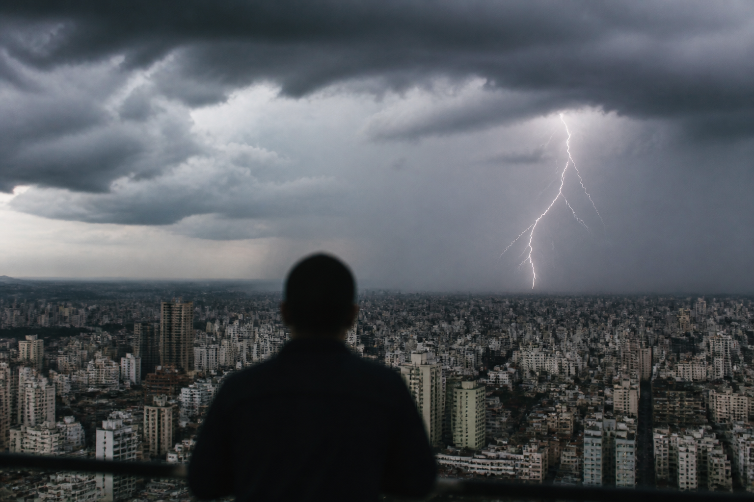 Imagem ilustrativa: Belo Horizonte em alerta para chuvas fortes com raios e ventos neste fim de semana