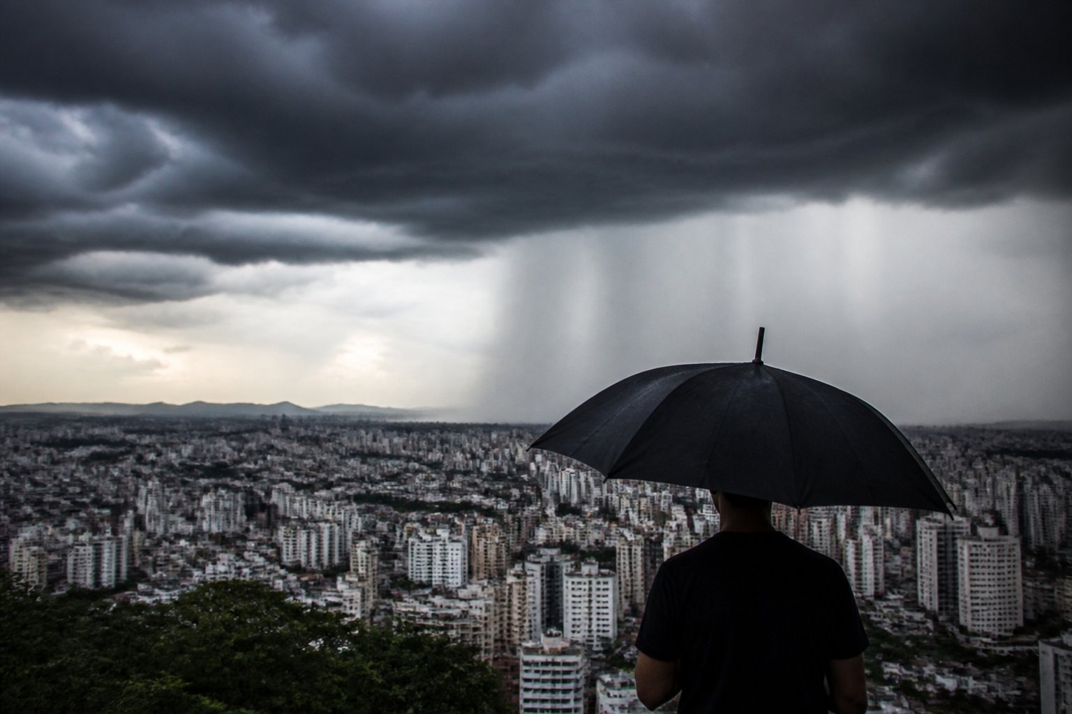 Imagem ilustrativa: Chuva forte vendaval e granizo três alertas consecutivos para moradores de bh