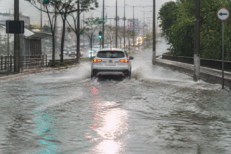 Imagem ilustrativa: Chuvas fortes colocam Belo Horizonte em alerta para alagamentos e enxurradas