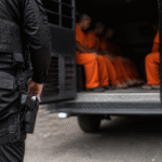 Imagem ilustrativa: Detento baleado durante transporte para obra na Grande BH um alerta sobre segurança prisional