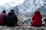 Imagem ilustrativa: Famílias nepalesas realizam cerimônias simbólicas após avalanche no Himalaia
