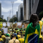 Imagem ilustrativa: Flávio bolsonaro lidera ato contra lula e o judiciário na avenida paulista