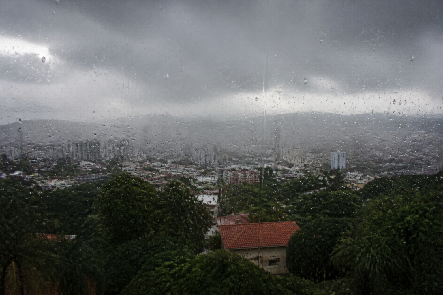 Imagem ilustrativa: Frente fria deve aumentar instabilidade e provocar chuva em Minas Gerais nesta sexta-feira