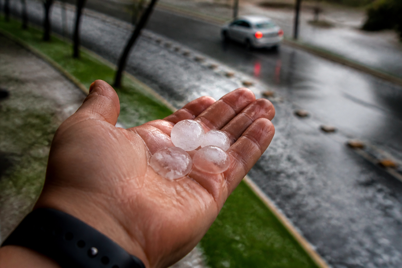 Imagem ilustrativa: Granizo surpreende Belo Horizonte durante forte temporal neste domingo