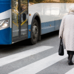 Imagem ilustrativa: Idosa de 78 anos morre atropelada por ônibus ao atravessar rua em Guaratinguetá