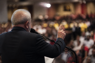 Imagem ilustrativa: Lula critica voto em Marília e Aécio em discurso durante campanha em Minas Gerais