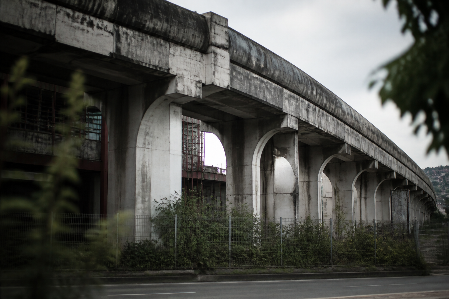 Imagem ilustrativa: Monotrilho de belo horizonte da inovação ao abandono e provável demolição