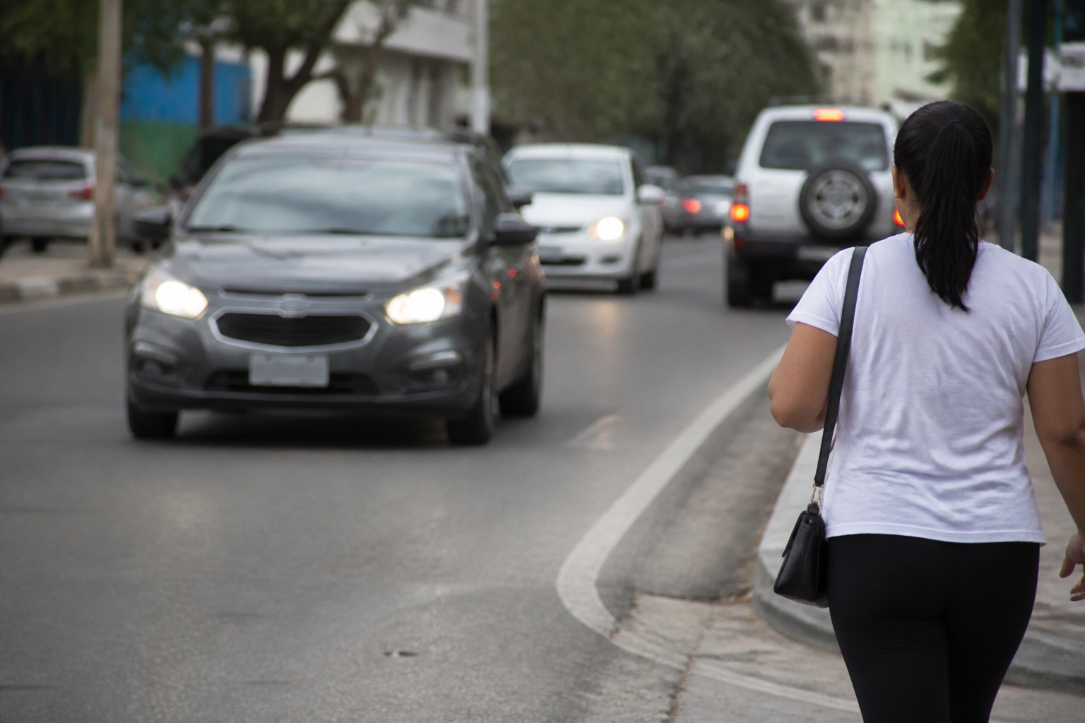 Imagem ilustrativa: Motoristas que trafegam na contramão na avenida Conselheiro Furtado colocam pedestres em risco em Belém