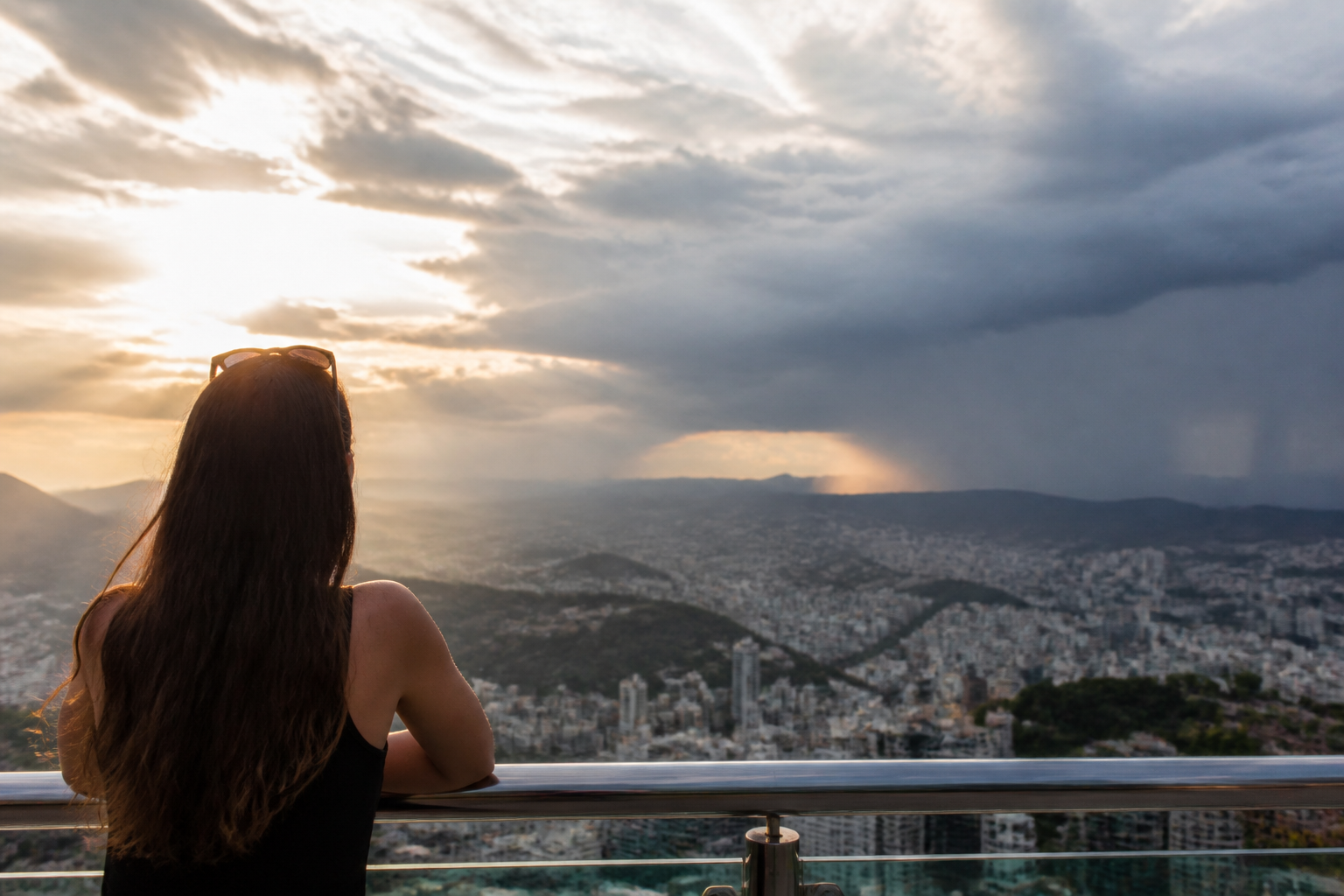 Imagem ilustrativa: Previsão do tempo em belo horizonte sol nuvens e chuva rápida durante o dia e à noite