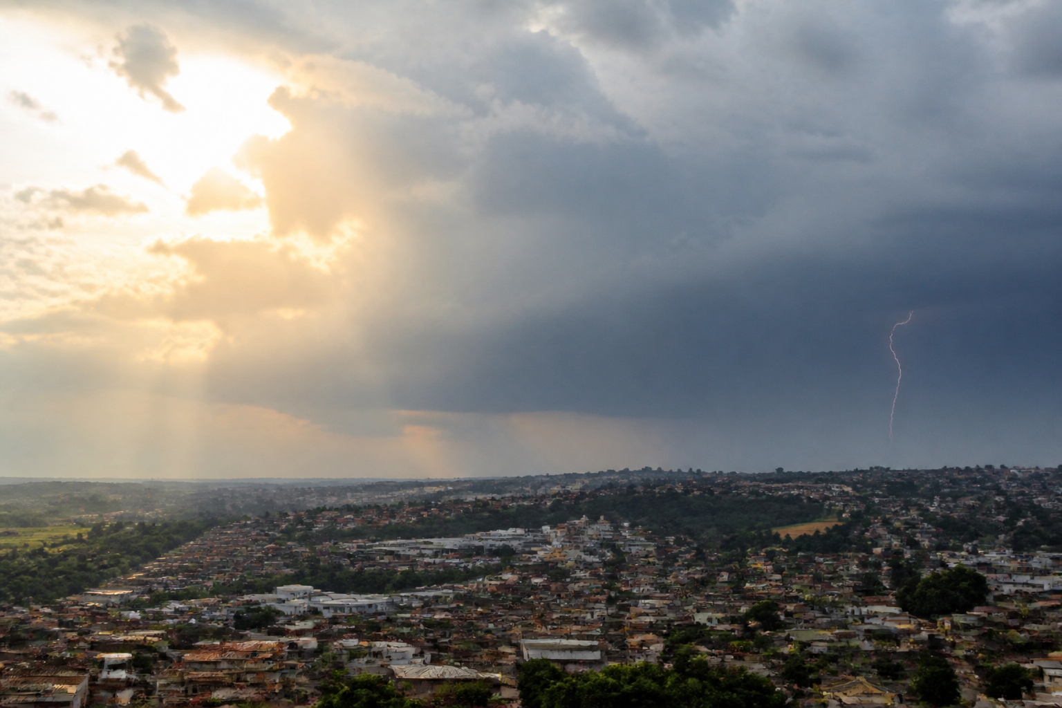 Imagem ilustrativa: Previsão do tempo em ribeirão das neves mg sol nuvens e possibilidade de temporal à noite