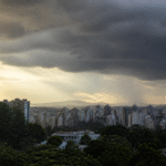 Imagem ilustrativa: Previsão do tempo para Belo Horizonte hoje sol com aumento de nuvens e pancadas de chuva à noite