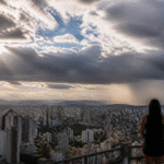 Imagem ilustrativa: Previsão do tempo para Belo Horizonte hoje sol nuvens e pancadas rápidas de chuva durante o dia e à noite