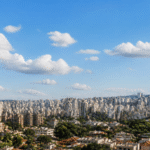 Imagem ilustrativa: Previsão do tempo para hoje em Belo Horizonte sol com algumas nuvens e sem chuva
