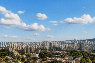 Imagem ilustrativa: Previsão do tempo para hoje em Belo Horizonte sol com algumas nuvens e sem chuva