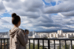 Imagem ilustrativa: Previsão do tempo para hoje em Contagem mg sol com nuvens e chuvas rápidas durante o dia e à noite