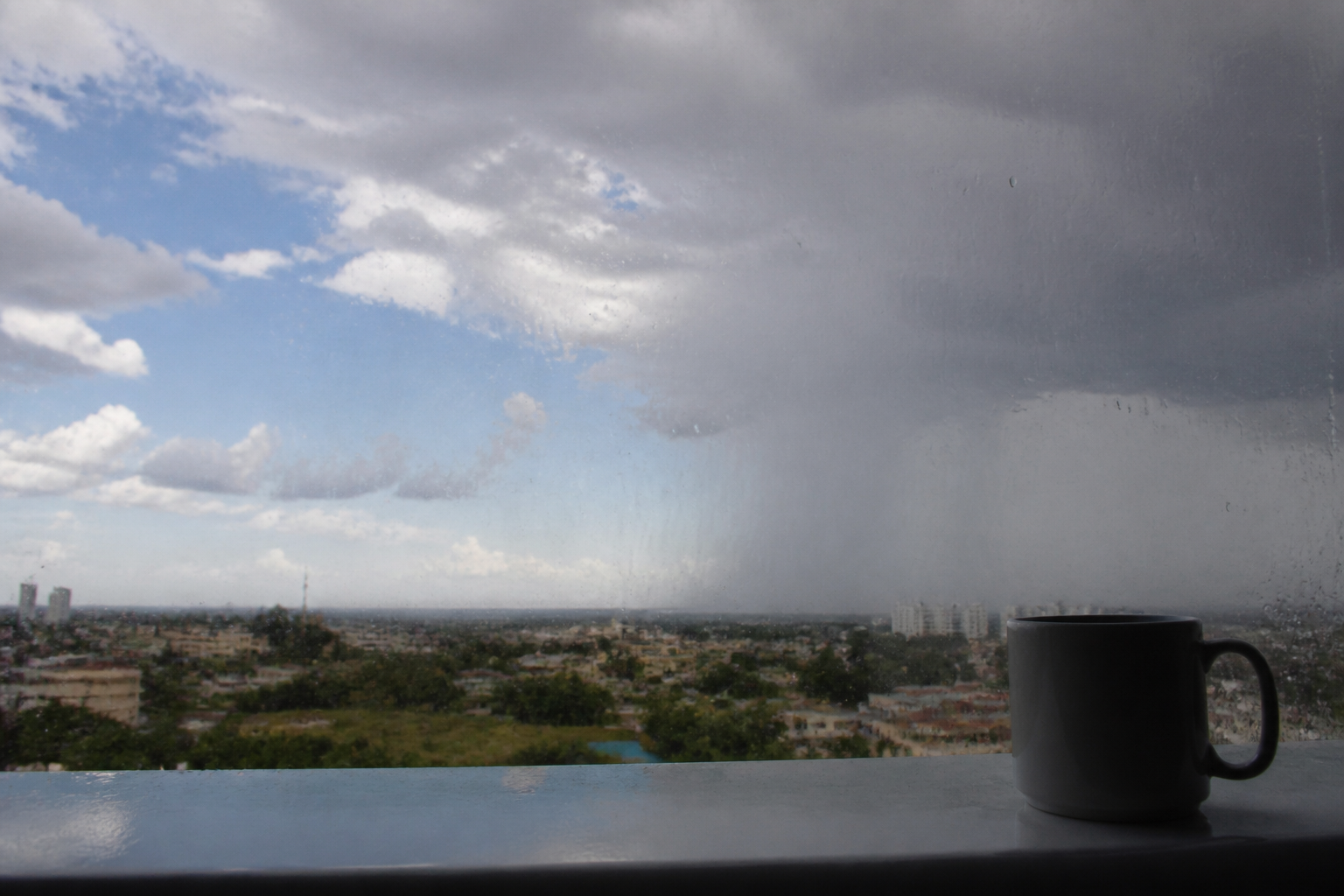 Imagem ilustrativa: Previsão do tempo para hoje em sete lagoas mg sol nuvens e chuva forte à noite