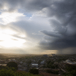 Imagem ilustrativa: Previsão do tempo para ribeirão das neves hoje sol aumento de nuvens e pancadas de chuva à noite