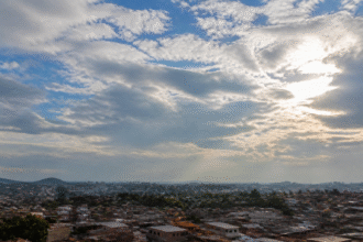 Imagem ilustrativa: Previsão do tempo para ribeirão das neves mg hoje sol com muitas nuvens e períodos nublados