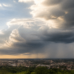 Imagem ilustrativa: Previsão do tempo para sete lagoas sol com muitas nuvens e pancadas de chuva à tarde e à noite
