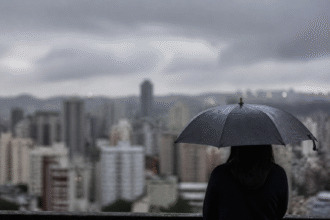 Imagem ilustrativa: Temperatura em queda e chuva persistente marcam domingo em Belo Horizonte