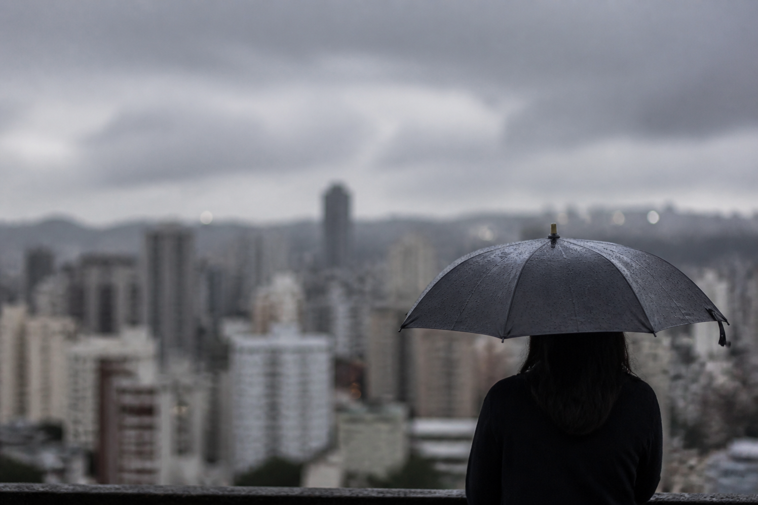 Imagem ilustrativa: Temperatura em queda e chuva persistente marcam domingo em Belo Horizonte