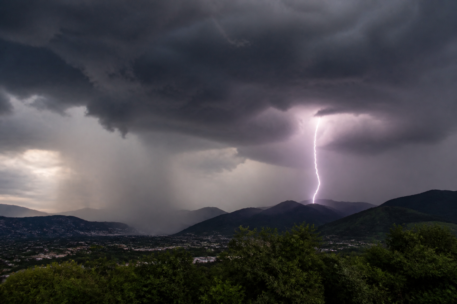 Imagem ilustrativa: Temporais granizo e ventos fortes marcam a semana em Minas Gerais