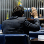 Imagem ilustrativa: Alessandro Vieira defende renovação no Senado após reeleição e critica atual liderança