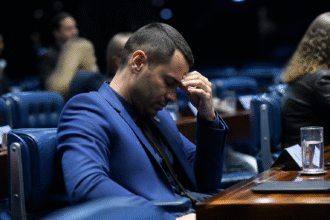 Imagem ilustrativa: Cleitinho passa mal no Senado e não participa de ato político em Minas Gerais