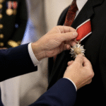 Imagem ilustrativa: Governador de minas honra professor Márcio Luís com medalhas da Inconfidência e jk