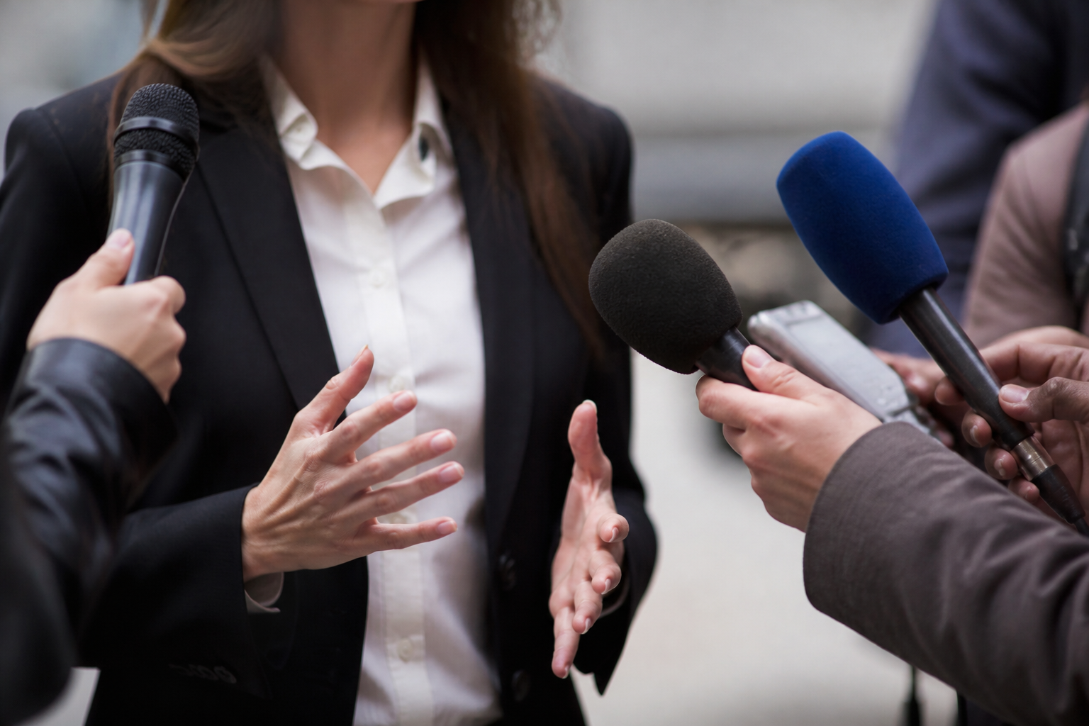 Imagem ilustrativa: Grass rebate acusações de Celina contesta fake news e exige debates presenciais