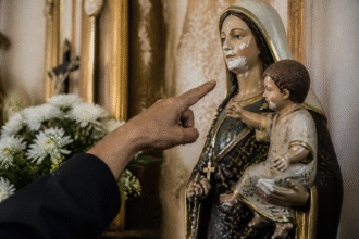 Imagem ilustrativa: Imagem histórica de Nossa Senhora do Rosário é depredada em igreja de Resende Costa