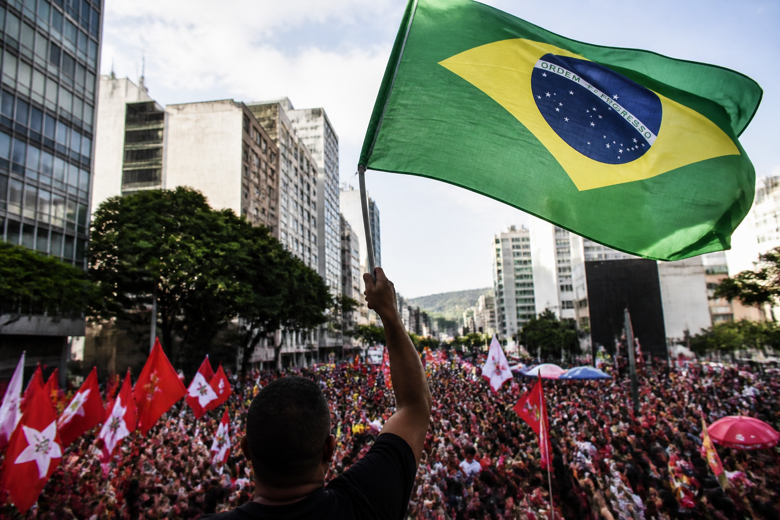 Imagem ilustrativa: Lula mobiliza grande público em caminhada pelas ruas de Belo Horizonte