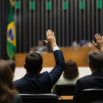 Imagem ilustrativa: Marília Campos defende prioridade ao Brasil e ao povo em vez de ideologia nas discussões políticas