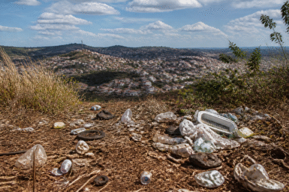 Imagem ilustrativa: Morro do Cruzeiro em Carandaí enfrenta acúmulo de lixo e riscos ambientais