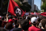 Imagem ilustrativa: Multidão de jovens toma avenida em belo horizonte em ato pró-lula