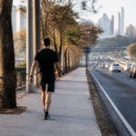 Imagem ilustrativa: Patrus faz caminhada pela avenida do Contorno em Belo Horizonte neste sábado