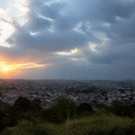Imagem ilustrativa: Previsão do tempo para hoje em ribeirão das neves sol nuvens à tarde e chuva à noite