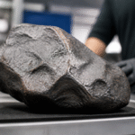 Imagem ilustrativa: Rocha de 1022 kg usada em celeiro revela ser raro meteorito de ferro em Michigan